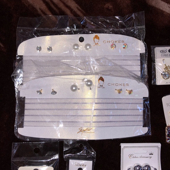 FREE GIFTS W/PURCHASE! - Picture 4 of 5